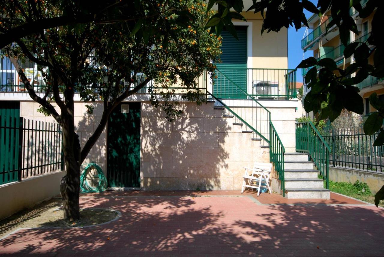 Appartamenti Con Giardino E Posto Auto Per Famiglie フィナーレ・リーグレ エクステリア 写真